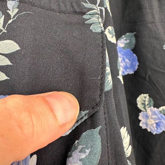 Becken Women's Floral Pleated Silk Blend Cropped Culottes Pants Navy Blue Size 6 - Picture 6 of 16